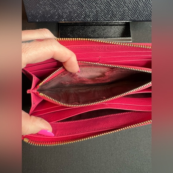 Authentic Prada Zip wallet - Picture 9 of 9